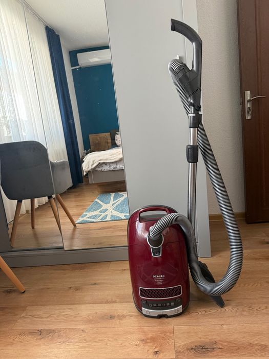 Прахосмукачка Miele C3 Complete