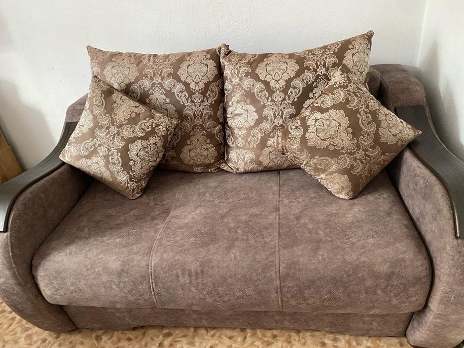 Продам детский гарнитур и диван