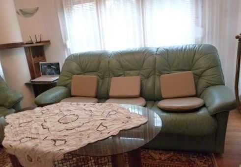 Дава се под наем Тристаен апартамент в Бургас, Център - 110 кв.м за 510 € - Снимка #1