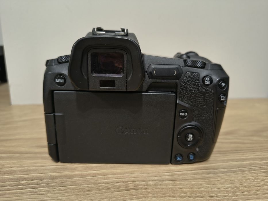 Canon EOS R + Canon EF 50mm F1.8