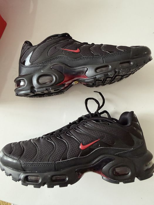 Nike Air Max Plus ‘Black University Red’