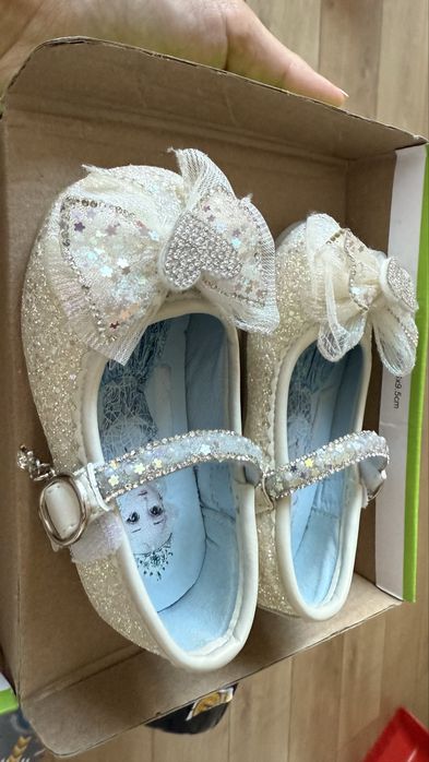 Детские туфли нарядные