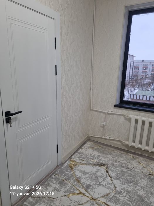 Kvartiraga oila qoyiladi. 5 etajli dom 3 qavatida joylashgan