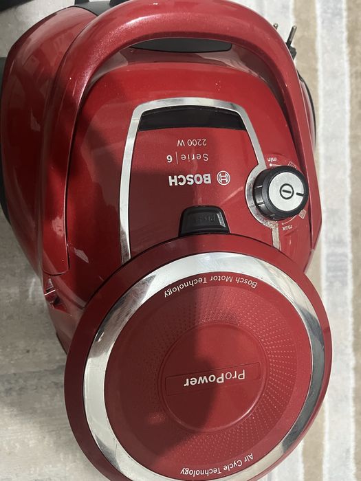 Пылесос Bosch продам .