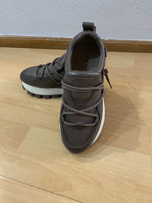 Кроссовки женкие