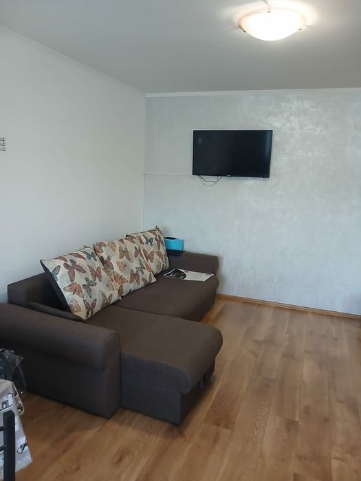 Închiriez ap cu 2 camere semidecomandat