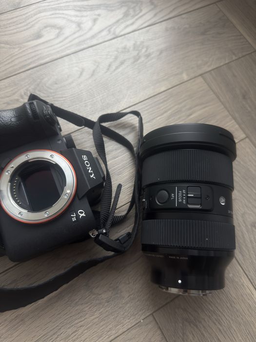 Объектив продаю срочно