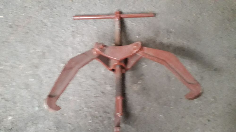 Продам задвижку и сьемник.