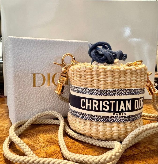 CD Christian Dior оригинална нова малка чантичка