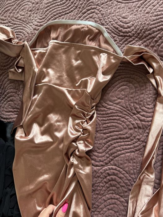 Дамска рокля с панделки