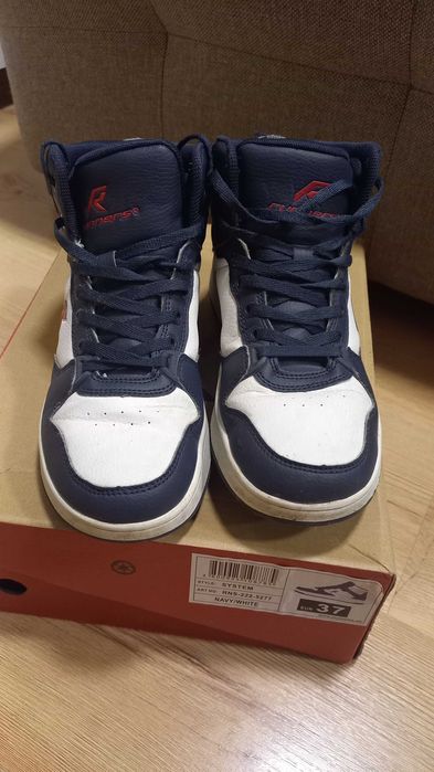 Продавам високи маратонки Runners