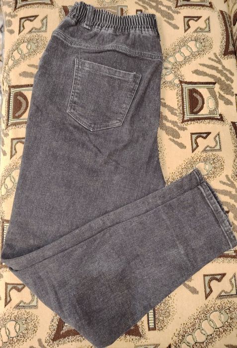 Продам женские джинсы