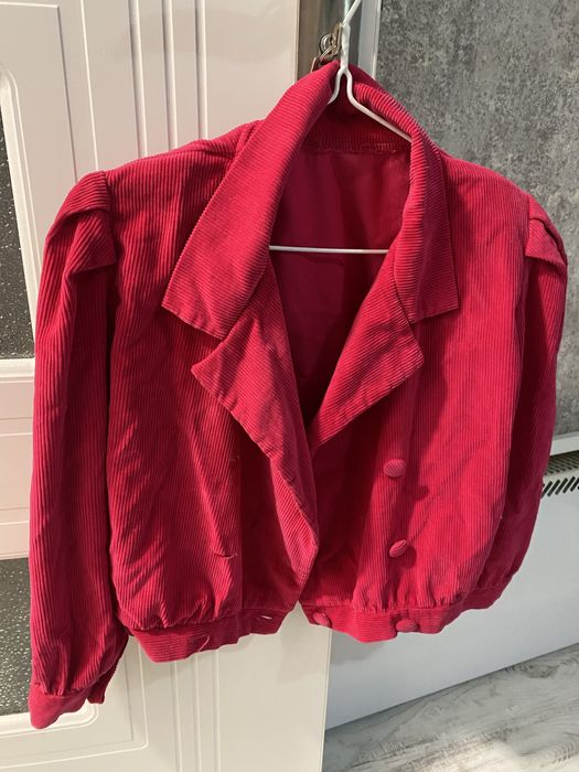 Късо дамско сако