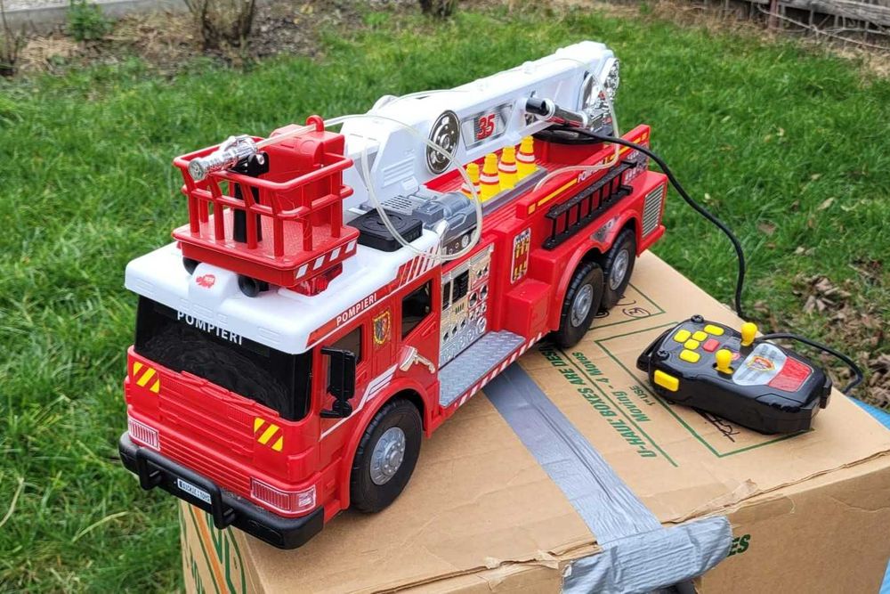 Masina de pompieri cu telecomanda