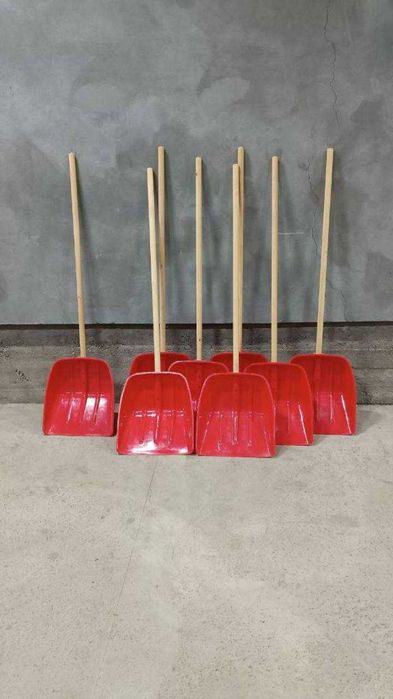 Снегоуборочная лопата в широким ассортимента.