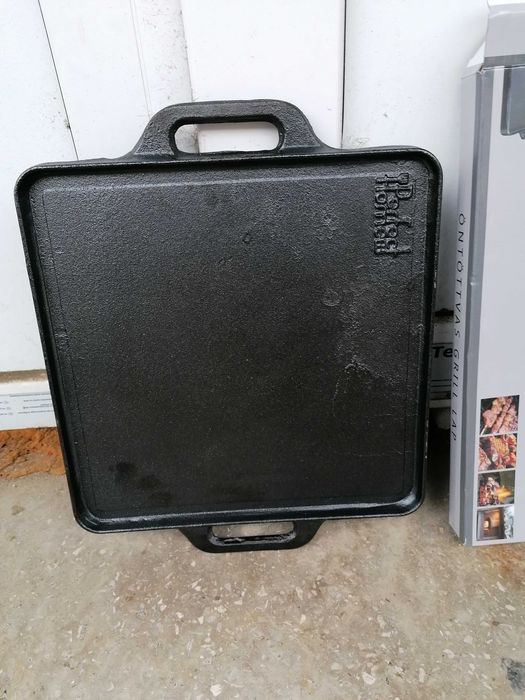 Gratar/Grill fontă pură,33 x 33 Ofertă 179 lei