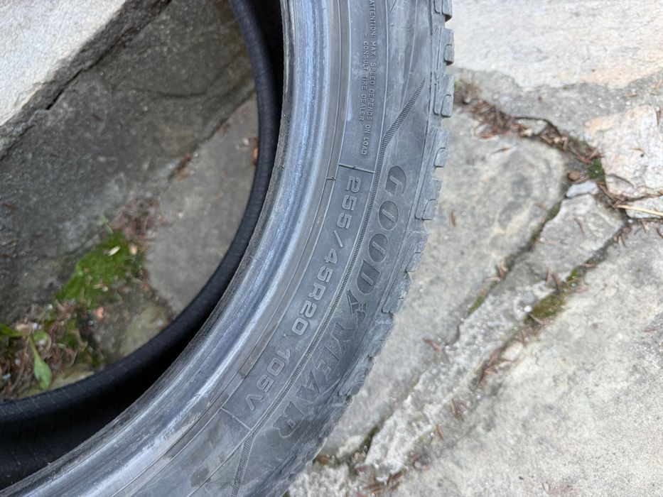 Зимни гуми - Goodyear 255/45/20