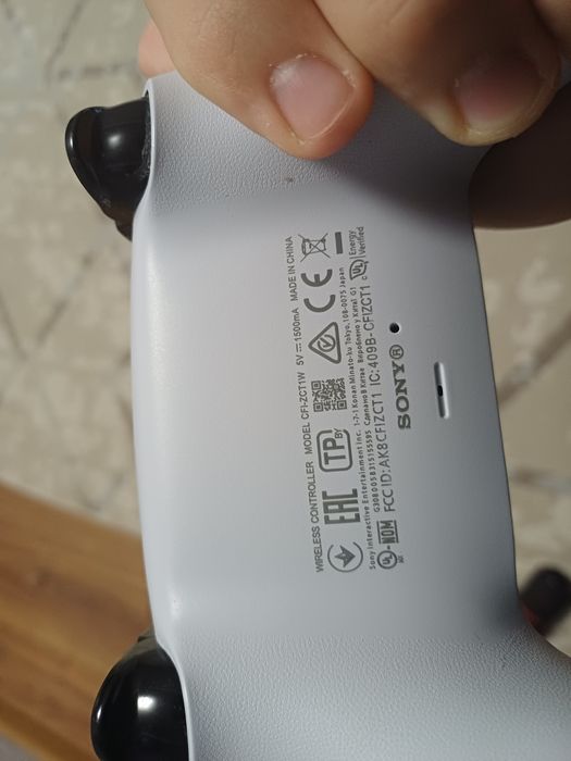 Джойстик пс 5 продаю срочно