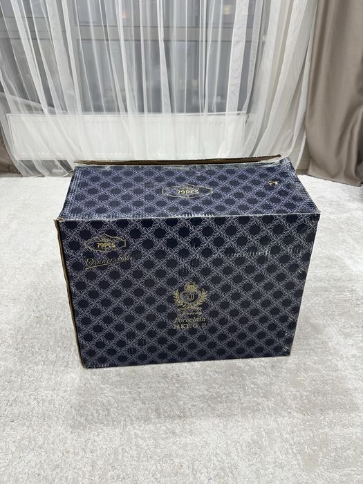 Продам фарфоровый сервиз 72 предмета