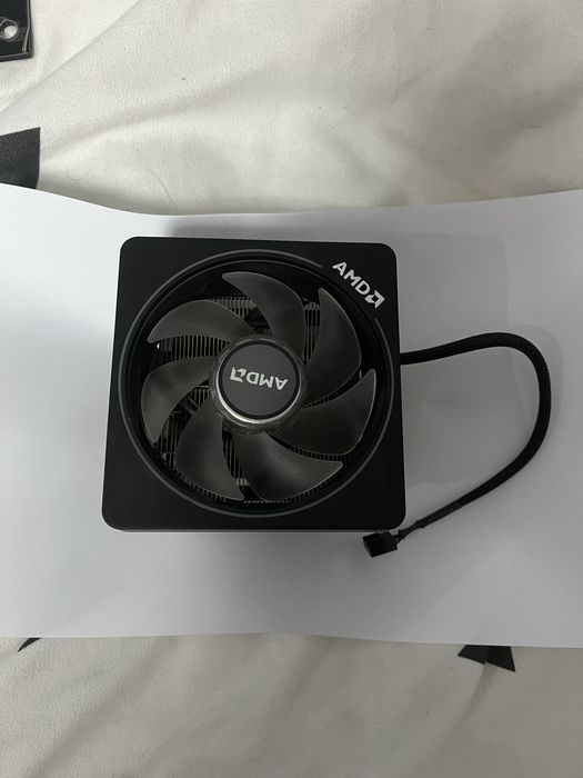 Cooler AMD Wraith Prism cu RGB socket AM4