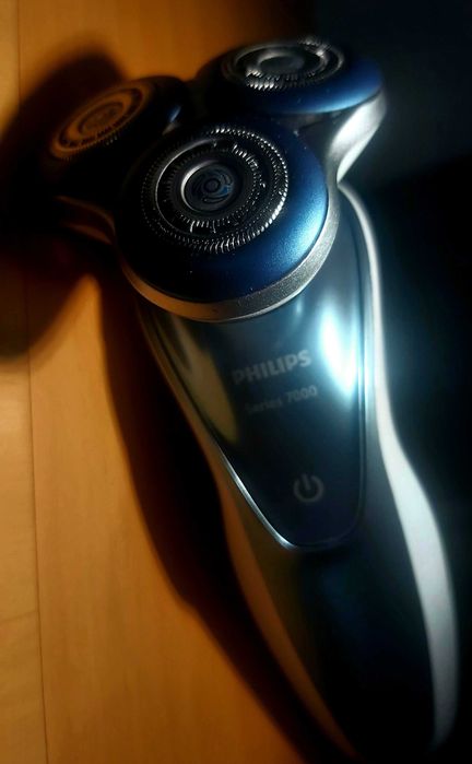 Aparat de Ras Philips Series 7000 S7370 – Protecție Piele Sensibilă
