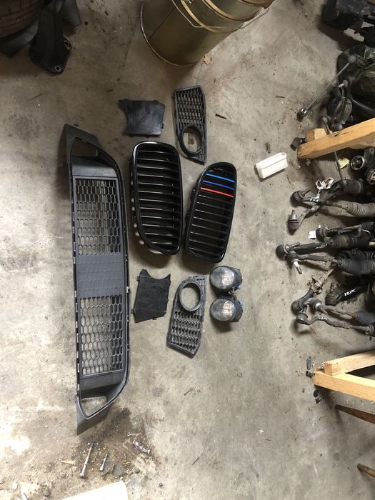 Обурудване за предна М броня бмв 5 ф10/11 ( reshetki predna M bronq )