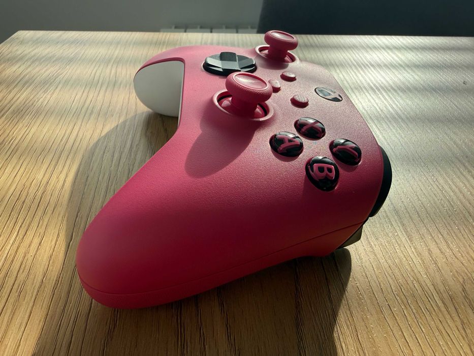 Оригинални джойстици за Xbox + безжично зарядно