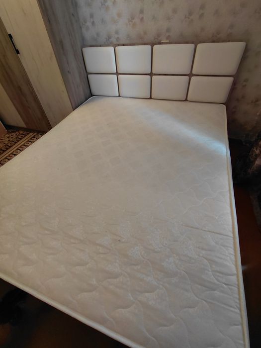 Продам двухспальную кровать