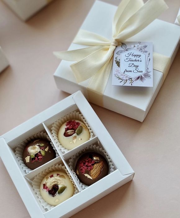 Сладкие шоколадные бонбоньерки