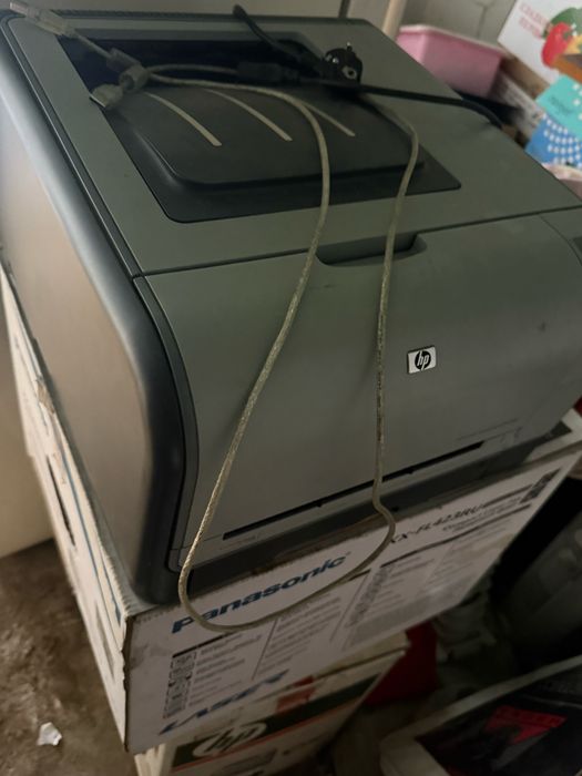 Принтер hp  cp 1515