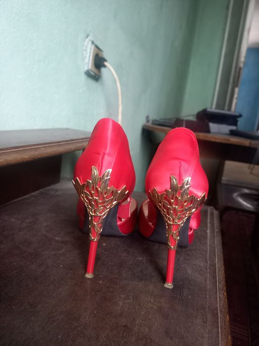 Дамски обувки на токчета