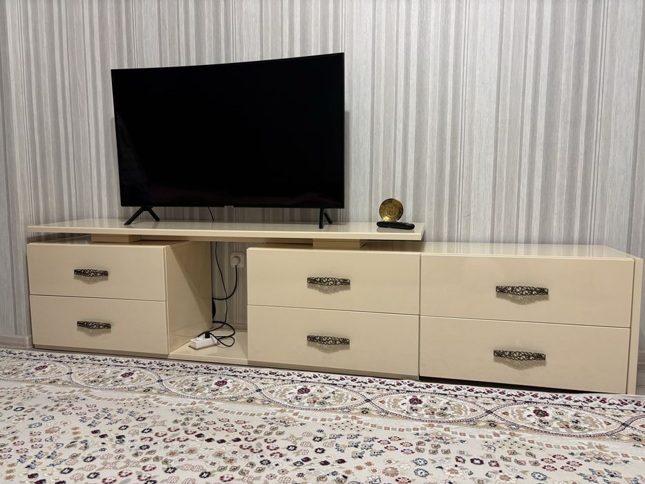 Поодам тумбу под ТВ