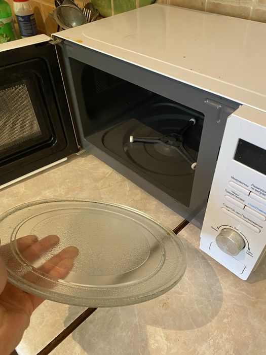 Продам микроволновку Midea