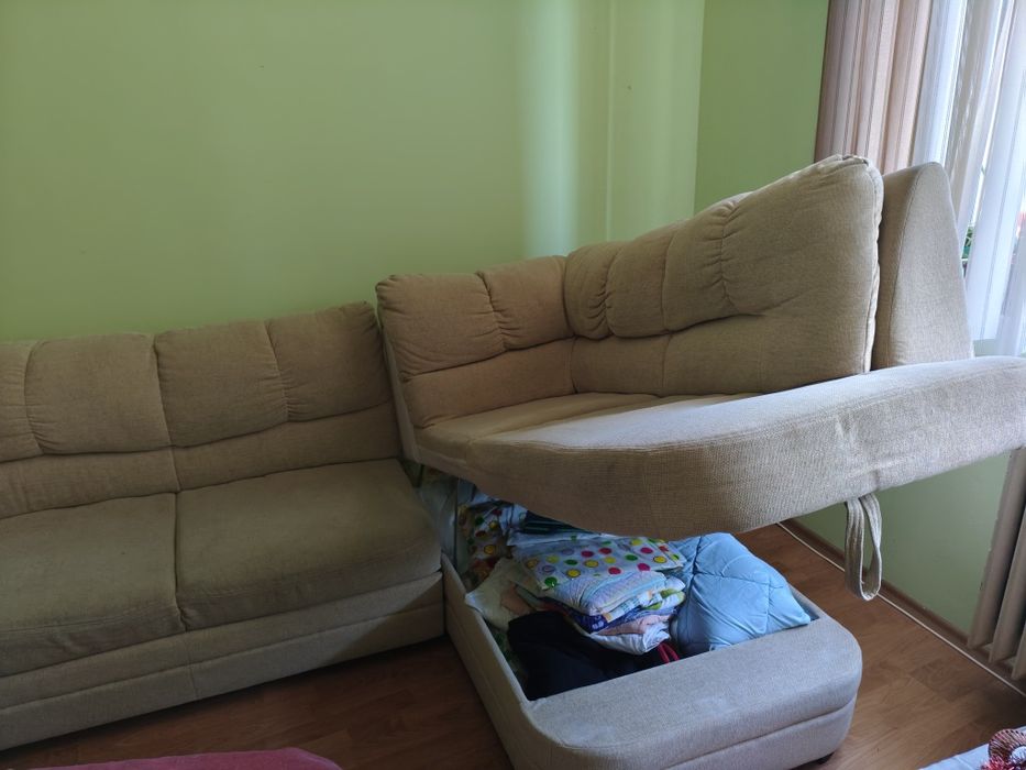 Ъглов диван бежов