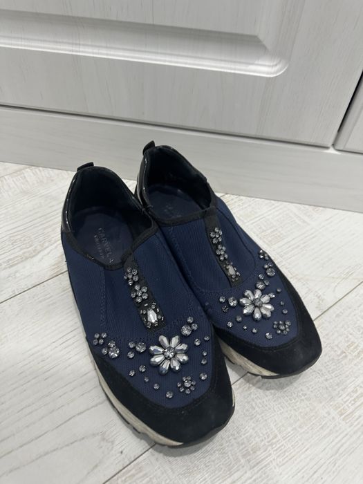 Кроссовки Carvela