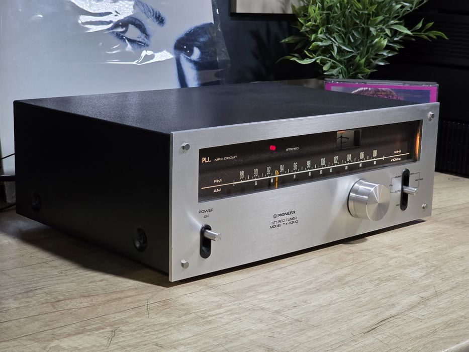 Radio tuner PIONEER TX-5300, analogic hifi stereo retro , argintiu , scala sticla iluminata 3d, made in Japan