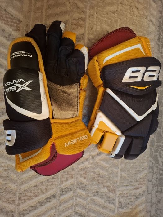 Продам краги 14, джерси 54 ,коньки 43-44 .