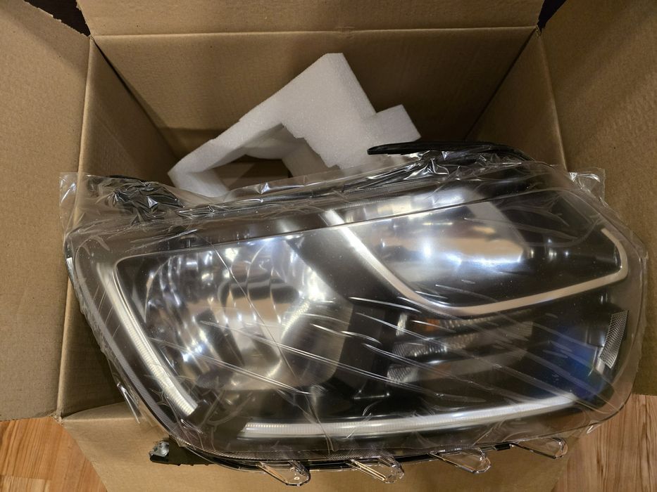 Фар Дачия Дъстър ляв / десен