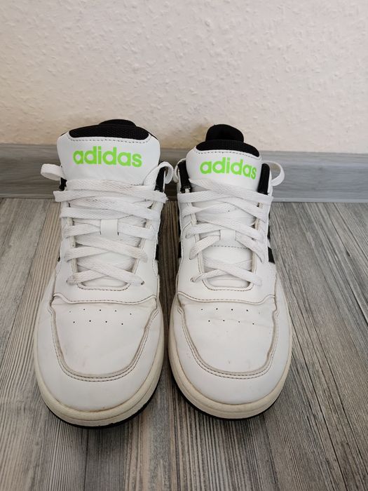 Маратонки адидас