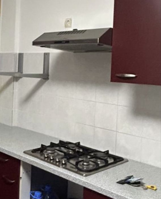 Газовая плита и вытяжка