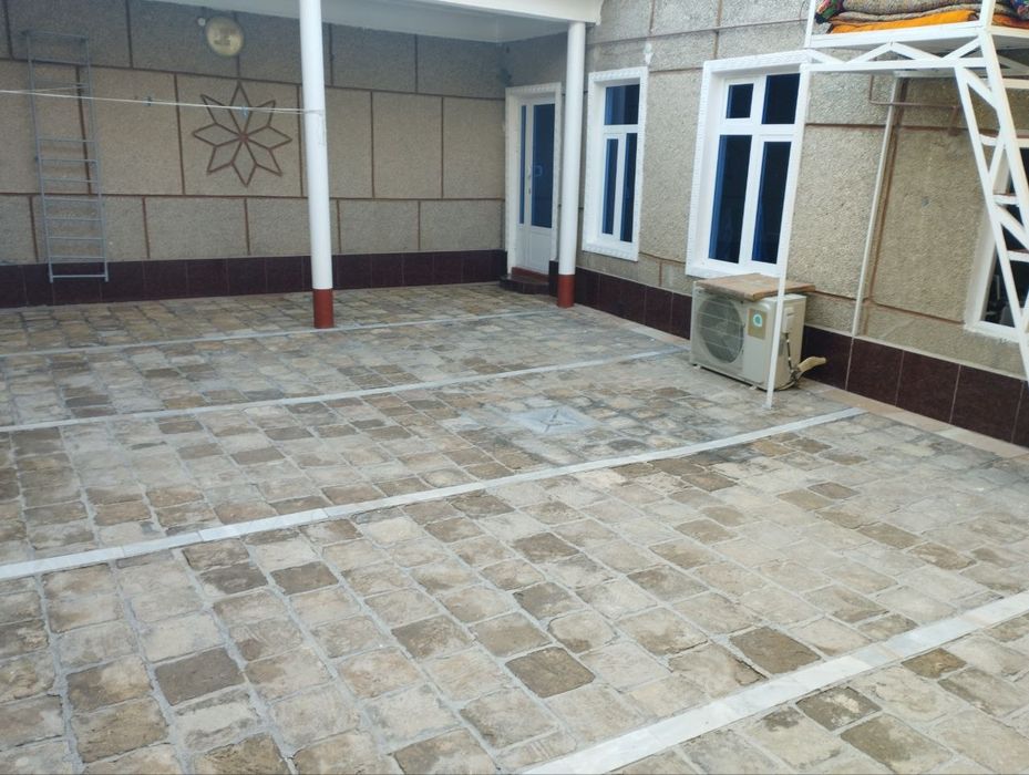 Ховли сотилади (Эски шахарда)