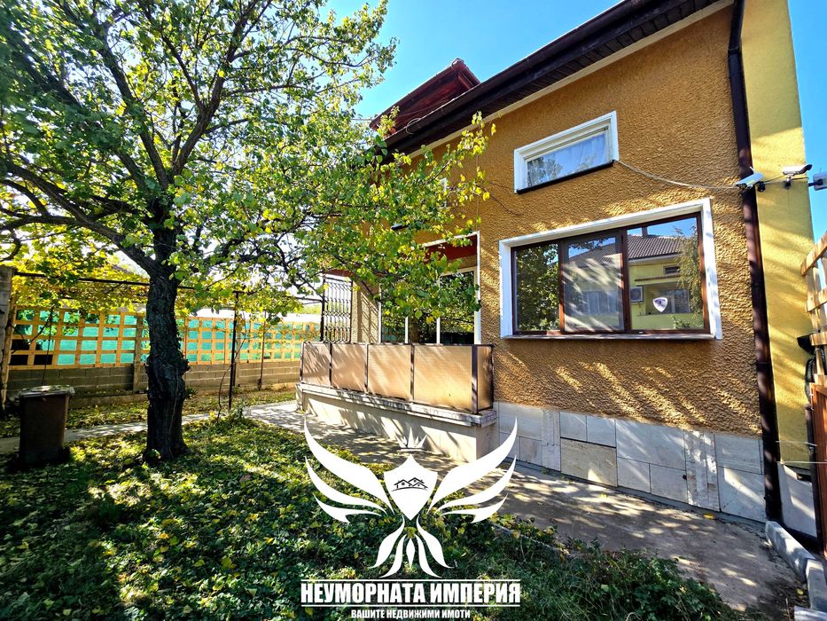 Под наем двуетажна къща с постройки 210РЗП с 1101кв. двор с.Тополово