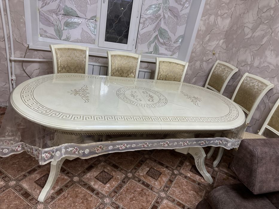 Стол с стульями продам