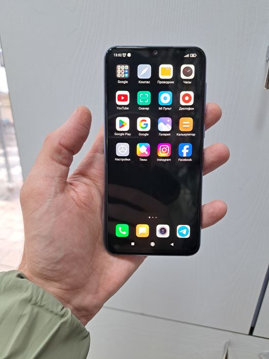 Mi 9SE флагман память 6/64gb идеал состояние