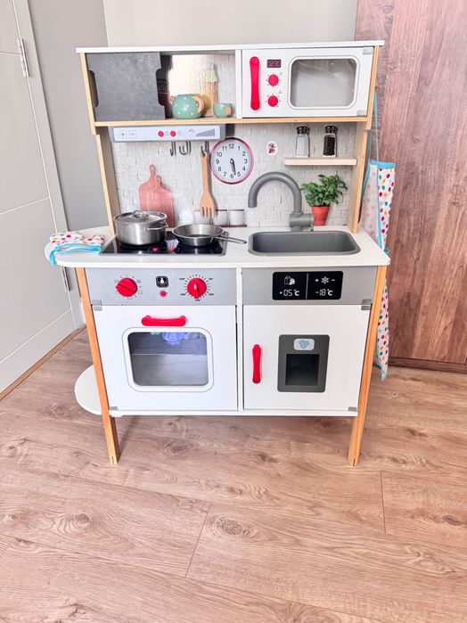 Детска дървена кухня