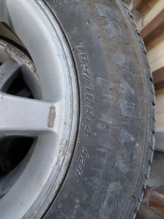 Продам  резину .