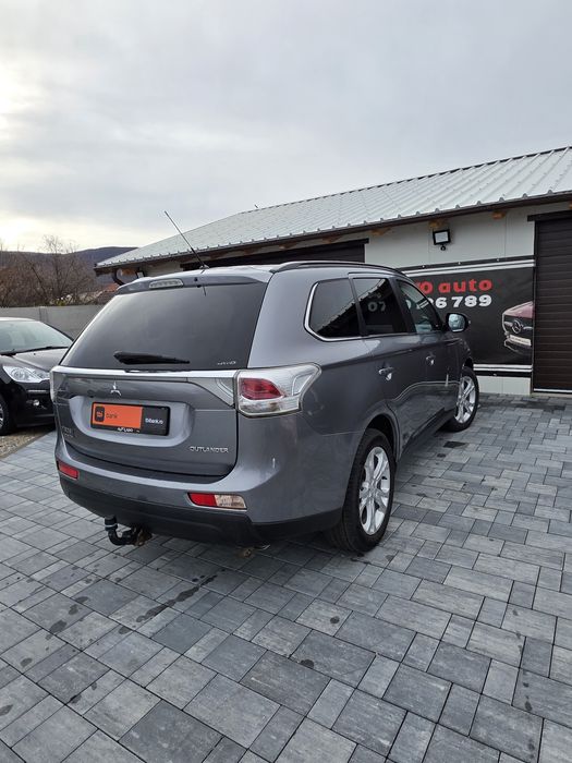 Mitsubishi outlander an 2014 4x4 7Locuri posibilitatea rate