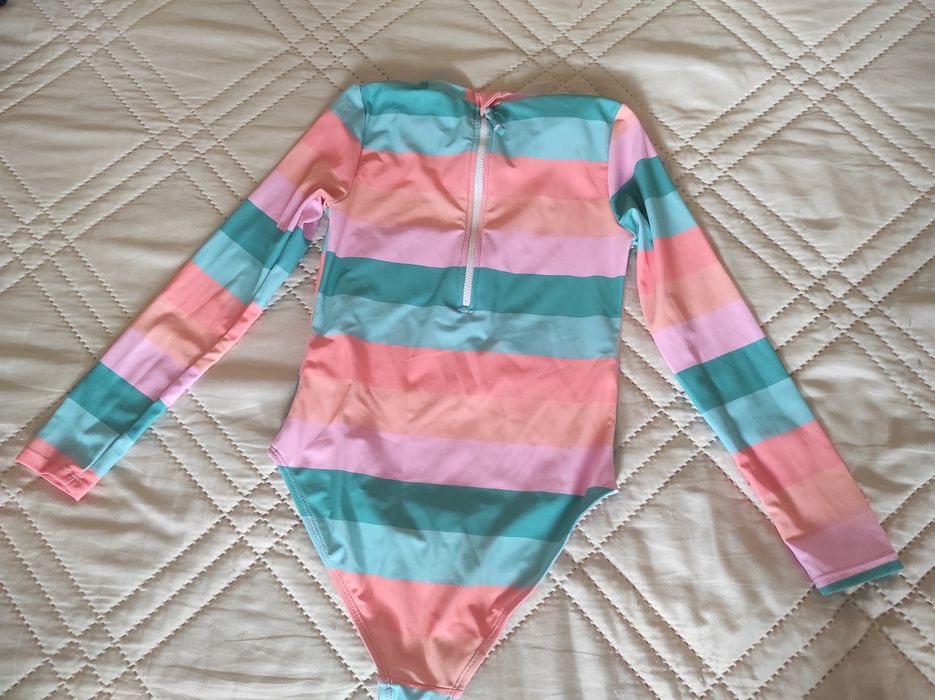 Продавам бански за момиче Snappe rrock