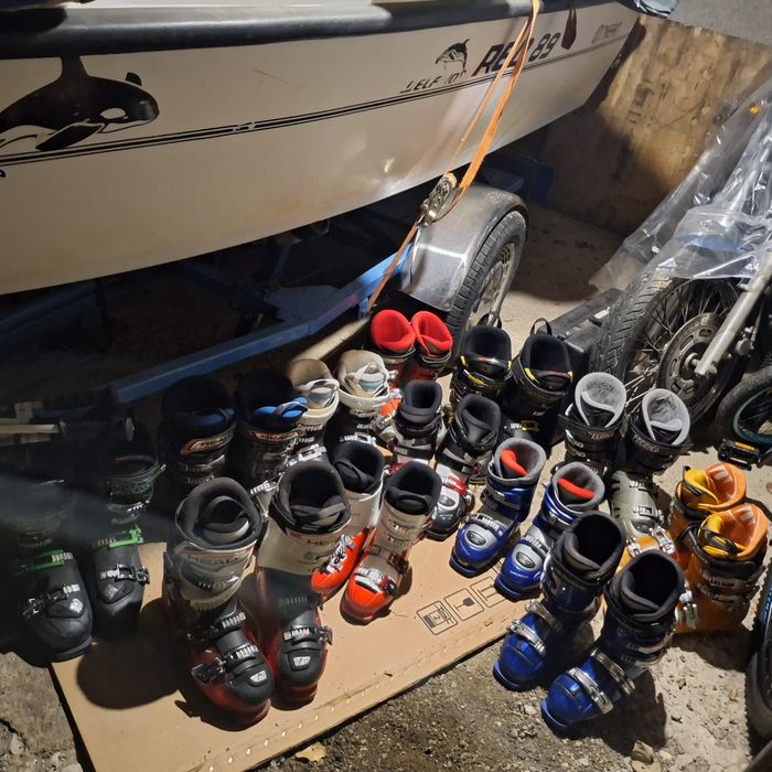 Ски и аксесоари.