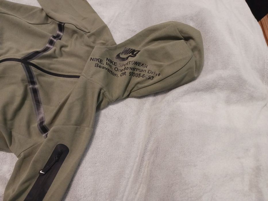 Продавам nike tek fleece!